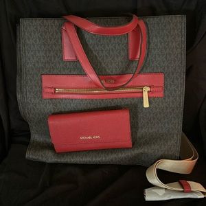 Like new Michael Kors bag.